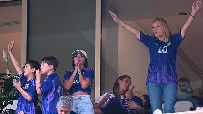 丧亲的阿根廷女球迷决赛前得到梅西母亲赠票，现场见证阿根廷夺冠
