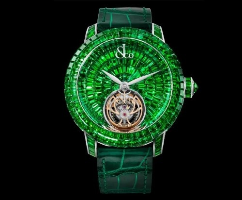 太阳报：赞助商为C罗打造63万镑的手表，庆祝他加盟利雅得胜利