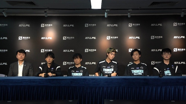 TT赛后群访 ucal：是我女朋友向我推荐的出场造型