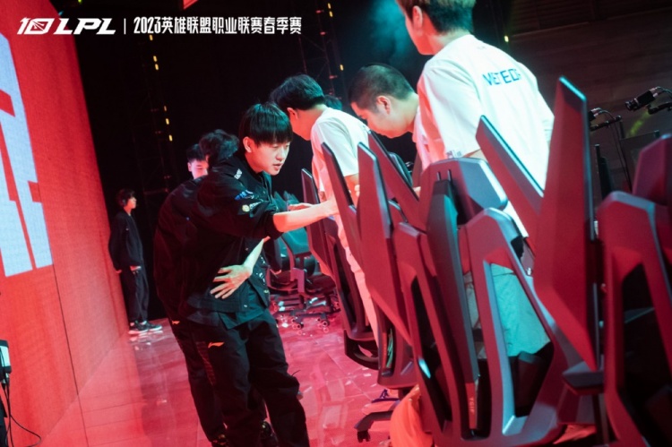 RNG赛后返图：重返西部 永不言弃