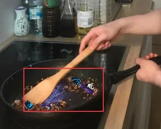 晋级东决 G2整活：主厨小帽，为大家献上辣炒鸽块