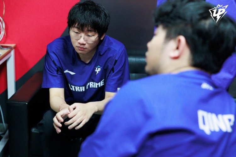 UP赛后返图：宝蓝和宁王窃窃私语