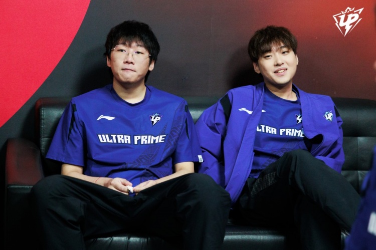 UP赛后返图：宝蓝和宁王窃窃私语