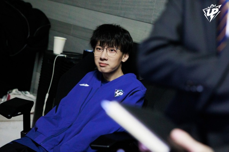 UP赛后返图：宝蓝和宁王窃窃私语