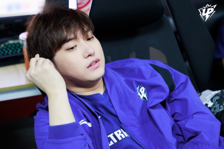 UP赛后返图：宝蓝和宁王窃窃私语