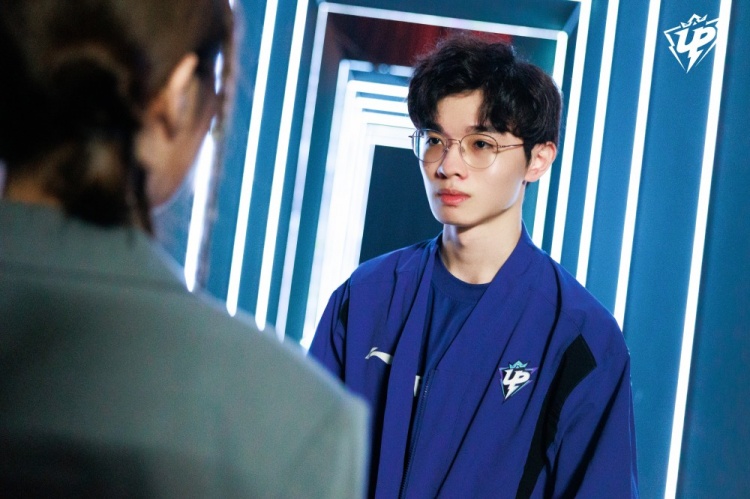 UP赛后返图：宝蓝和宁王窃窃私语