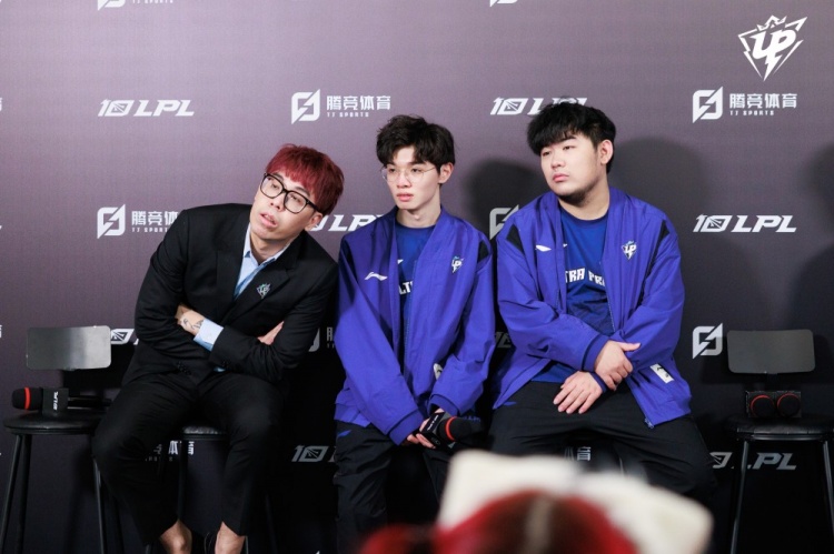 UP赛后返图：宝蓝和宁王窃窃私语