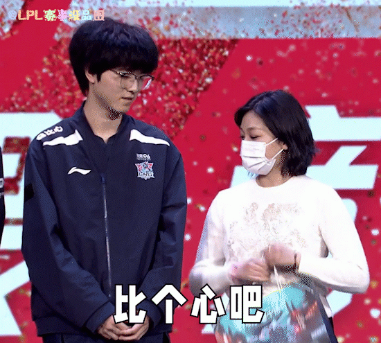 LPL赛事没品图:Tarzan比了个长方形