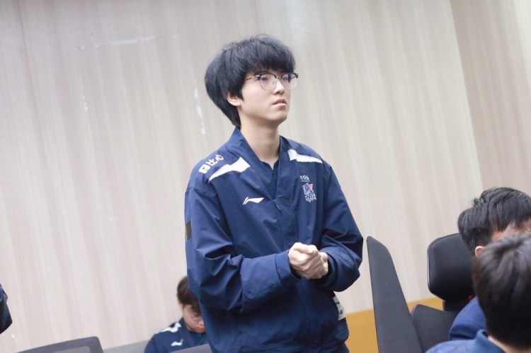 LNG赛场返图：联盟第一 全员比心