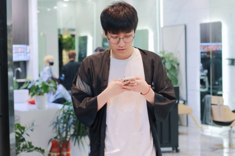 LNG小麒麟相馆：勇哥这次带领小饭团去解锁了新的理发店