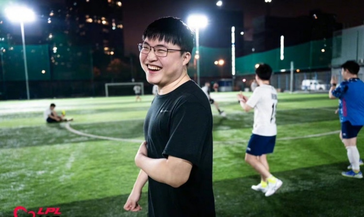 Uzi看RA四人秒不掉一个蛇女直言：这还打个毛！