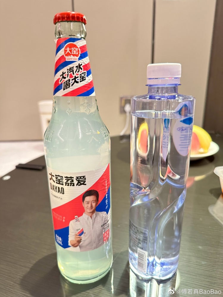 LPL主持人BaoBao晒照：西安 再见！