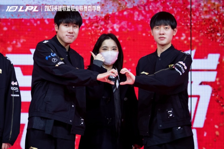 LPL选手赛后返图:还得是粉丝在C