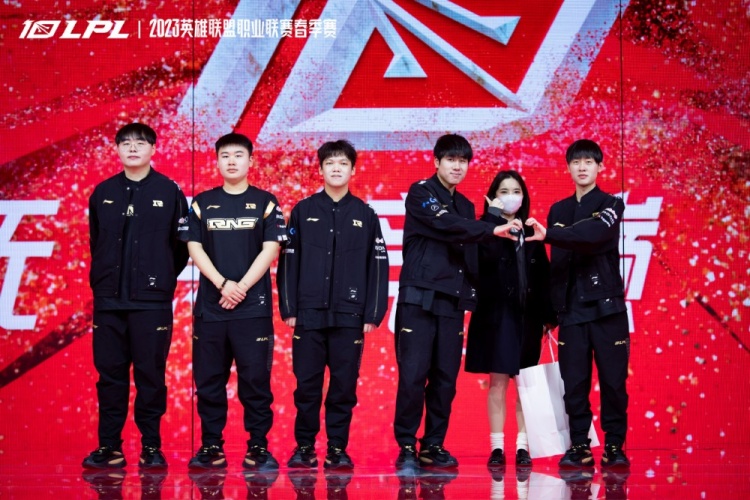 LPL选手赛后返图:还得是粉丝在C