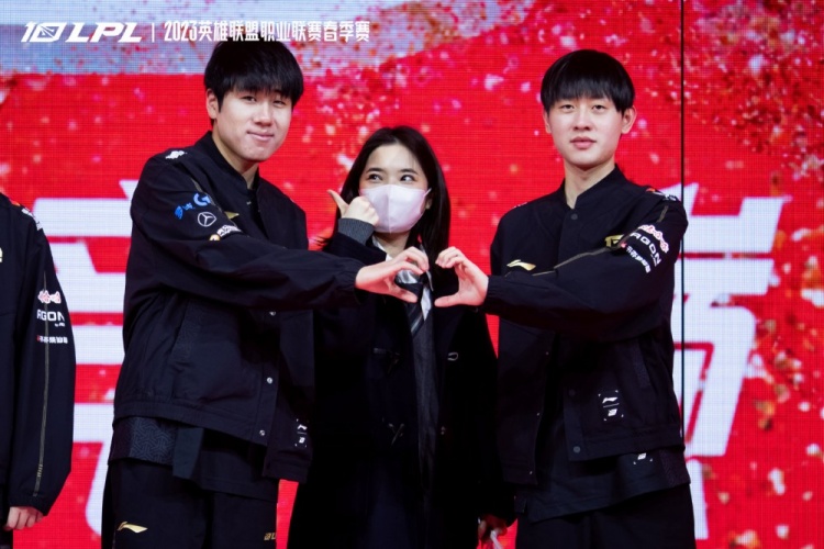 LPL选手赛后返图:还得是粉丝在C