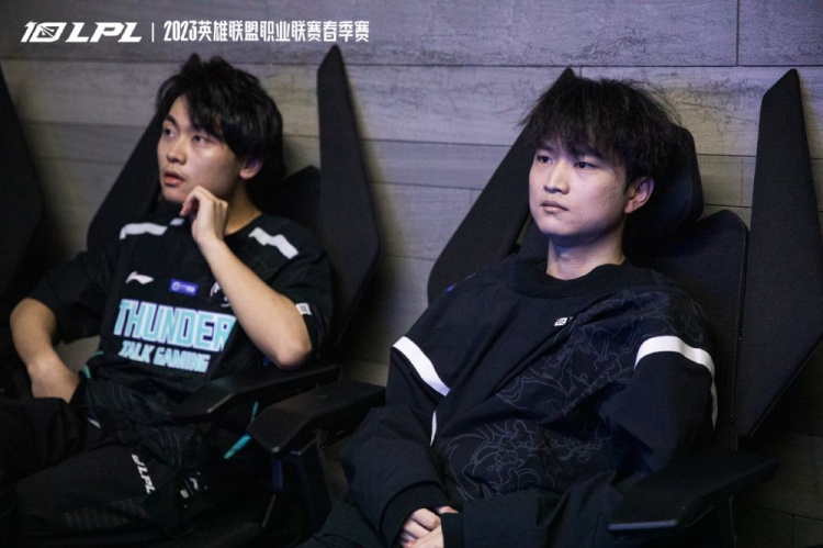 TT赛后返图:心态爆炸 全员休息室脸色极差