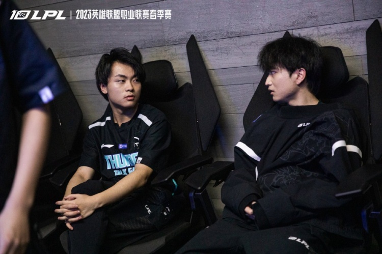 TT赛后返图:心态爆炸 全员休息室脸色极差