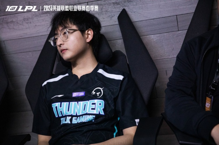 TT赛后返图:心态爆炸 全员休息室脸色极差