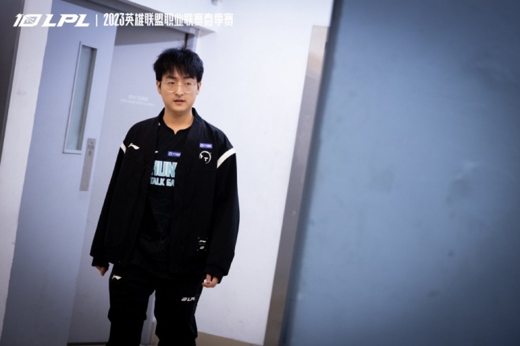 TT赛后返图:心态爆炸 全员休息室脸色极差