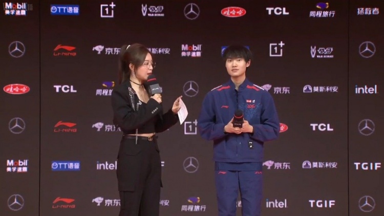 knight采访：369需要整下活了 台下挺开放的一出场就不整活