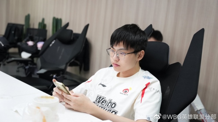 WBG官博发布赛前返图:率马以骥