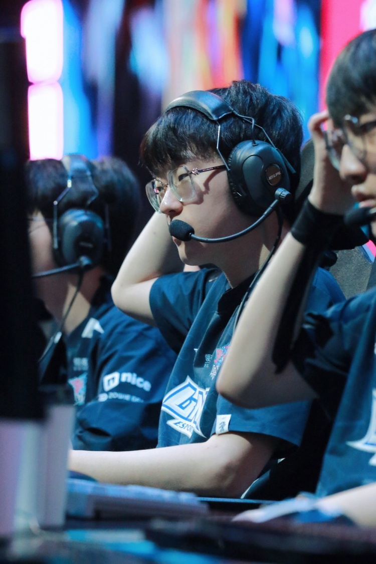 LNG赛场返图：是什么让Scout笑得这么开心？