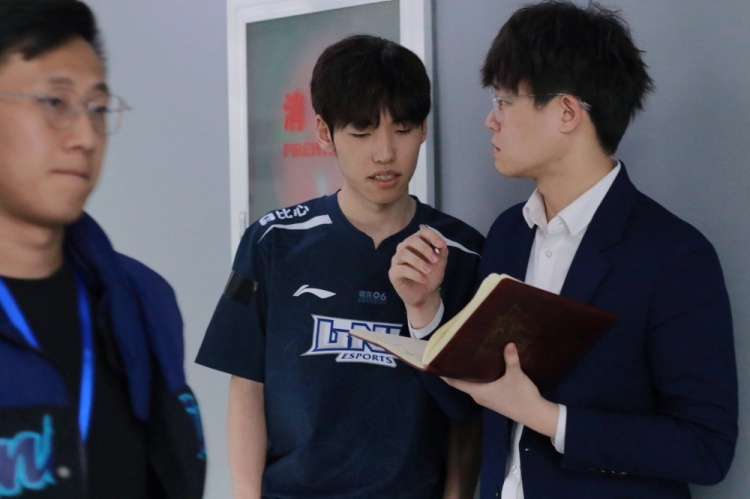 LNG赛场返图：是什么让Scout笑得这么开心？