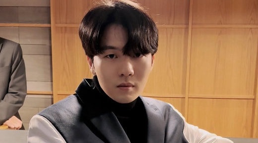 Rookie:常规赛而已 去年DRX都能打到世界冠军 进季后赛就没问题