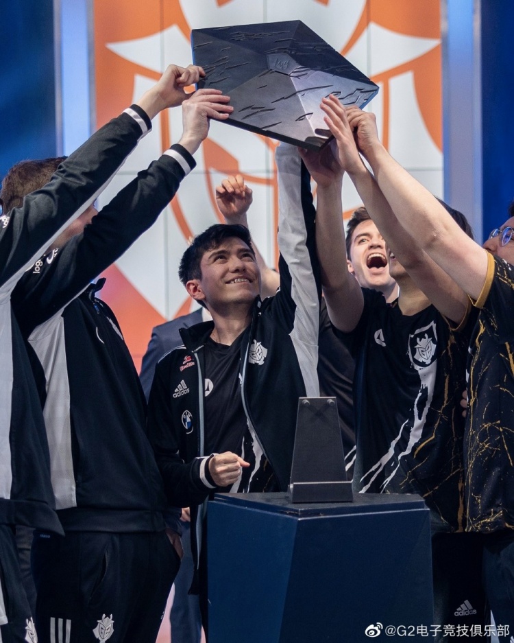 G2夺得冬冠返图：LEC的神话，LEC的十冠王！