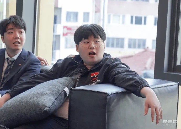 Peter：Gumayusi哥请我吃饭 大家都认出他 老板还赠送了大酱汤