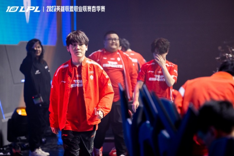 TES赛后返图 :拿下四杀后兴高采烈的Mark