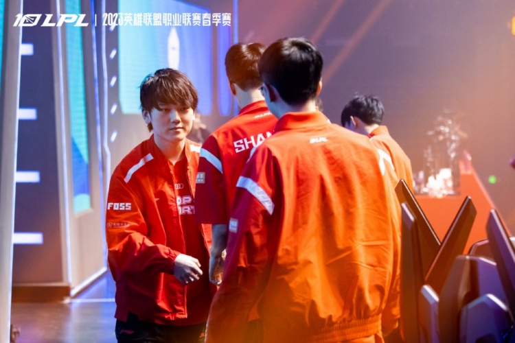 TES赛后返图 :拿下四杀后兴高采烈的Mark