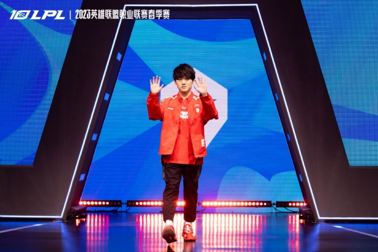 TES赛后返图 :拿下四杀后兴高采烈的Mark