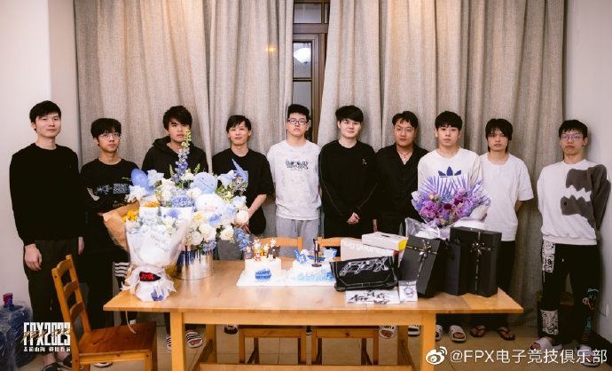 FPX俱乐部：Care生日会返图来咯