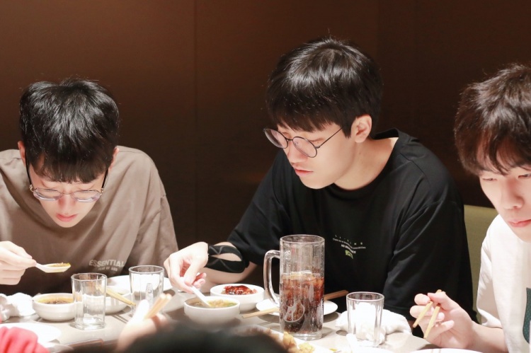 LNG花絮返图：“折扣餐厅”再次聚餐的返图来啦