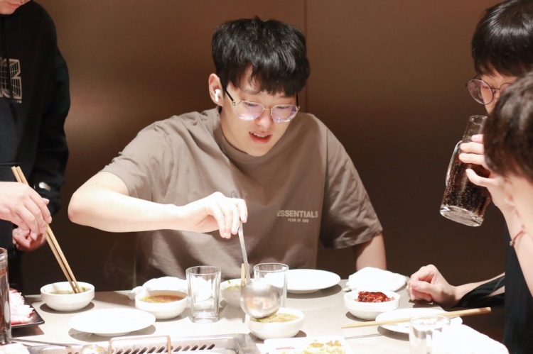 LNG花絮返图：“折扣餐厅”再次聚餐的返图来啦