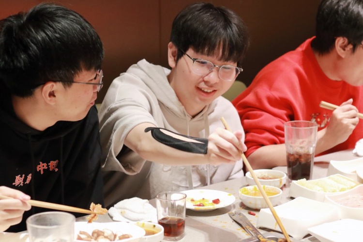 LNG花絮返图：“折扣餐厅”再次聚餐的返图来啦