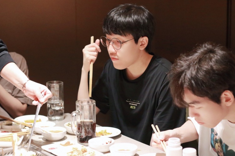 LNG花絮返图：“折扣餐厅”再次聚餐的返图来啦