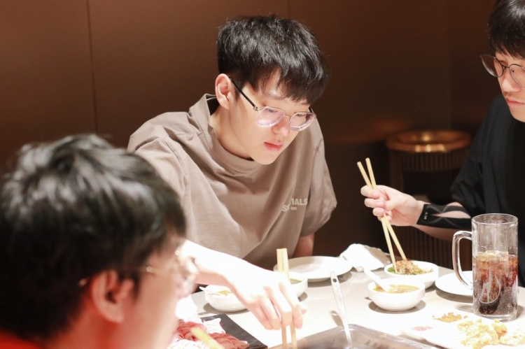 LNG花絮返图：“折扣餐厅”再次聚餐的返图来啦