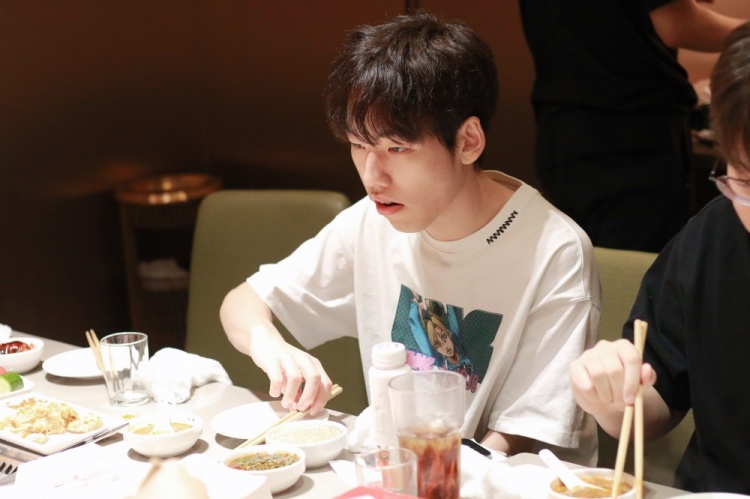 LNG花絮返图：“折扣餐厅”再次聚餐的返图来啦