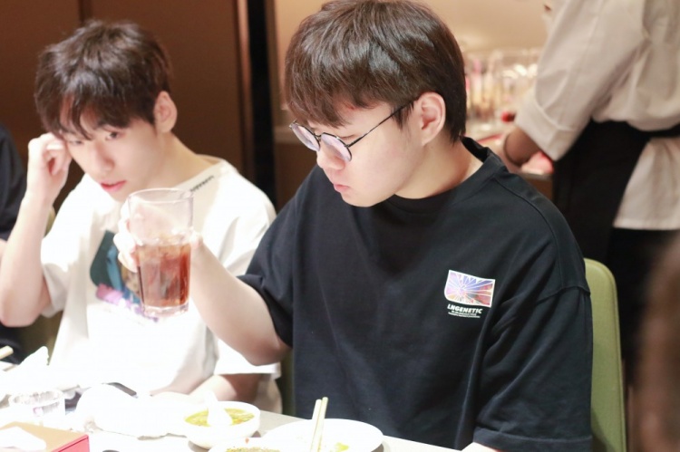 LNG花絮返图：“折扣餐厅”再次聚餐的返图来啦