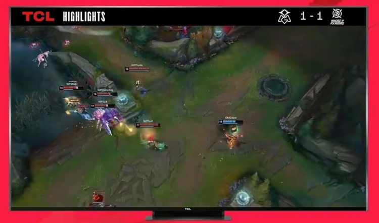 OMGvsNIP第二局高光时刻：女警体系效果显著 NIP扳回一局