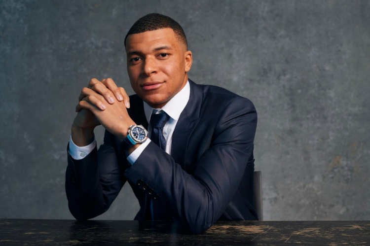 姆巴佩为了肖像权手撕大巴黎,这是蓄谋已久的职场整顿?