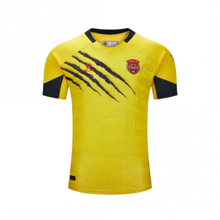 上海嘉定汇龙主客场球衣发布，设计灵感来源于队徽中的老虎样式
