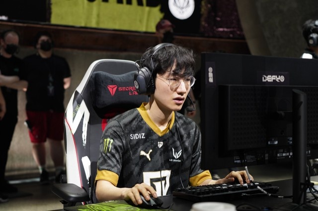 GEN官博晒图:距离首场比赛开始还有两个小时