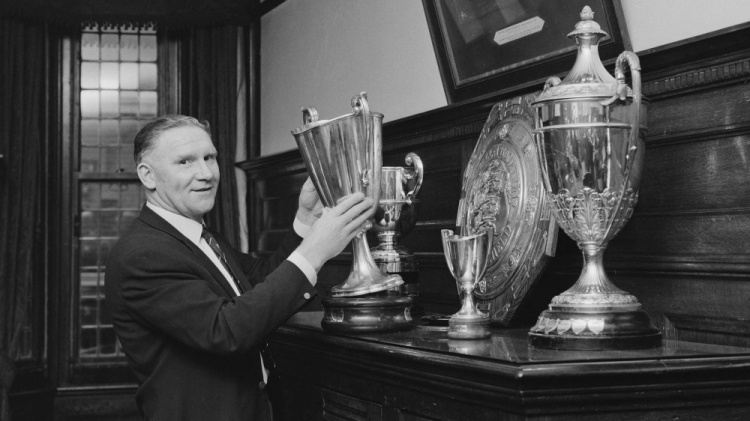 热刺纪念球队60年前欧洲优胜者杯夺冠，成为英格兰第一个欧战冠军