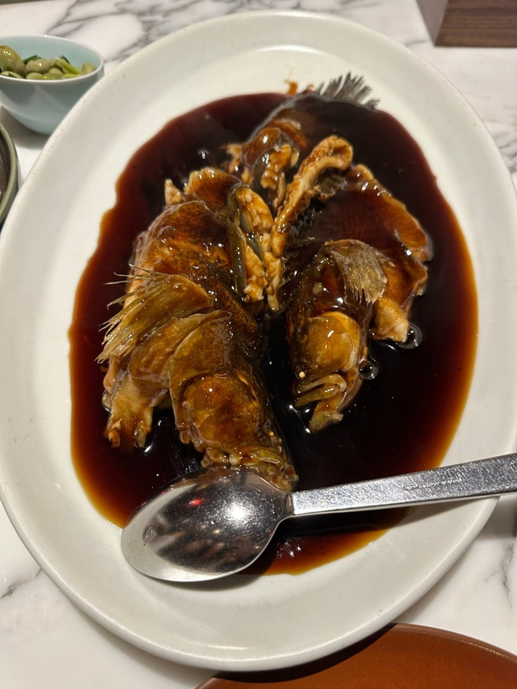 Angel分享出游照：杭帮菜挺好吃的 宝塔肉入口即化
