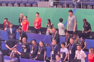 观察对手！姚明现场观战同组比赛波多黎各对阵南苏丹