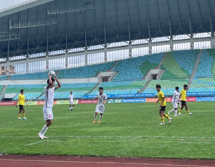 中青赛全国总决赛第一阶段第二轮，上海海港U17队2-1战胜湖北足协