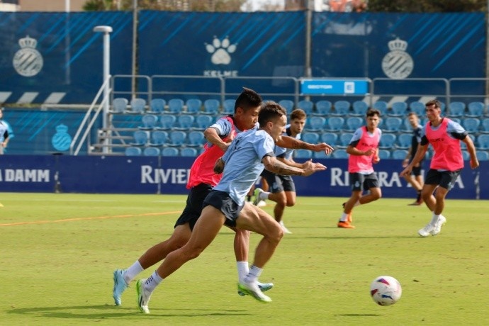 【万博足球】⛽️继续加油！中国球员谭凯元首次参与西班牙人一线队训练